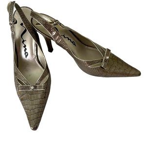 NINA Silver Croc Pointed Toe Slingback Heels with Rhinestone bow. Size 7.5